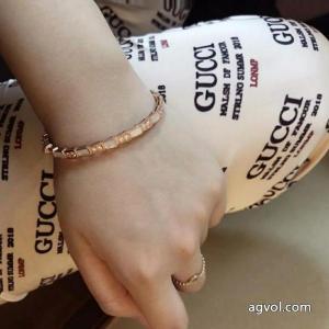手镯嬉しいポイント人気商品再入荷激安 ブランドBVLGARI